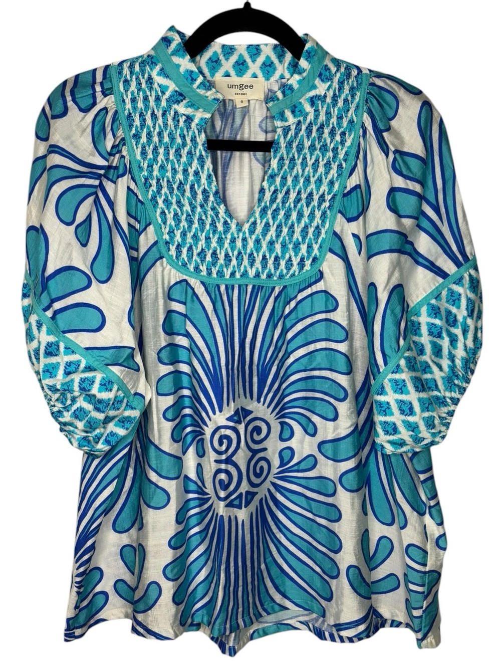Umgee Oversized V Neck Smocked Blue White Blouse Size Small Beach Vacation